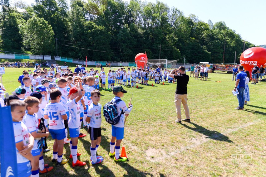 Dużo gry i świetna pogoda! W Nowym Żmigrodzie rozegrano trzeci festiwal ORLEN Beniaminek Soccer Schools Liga