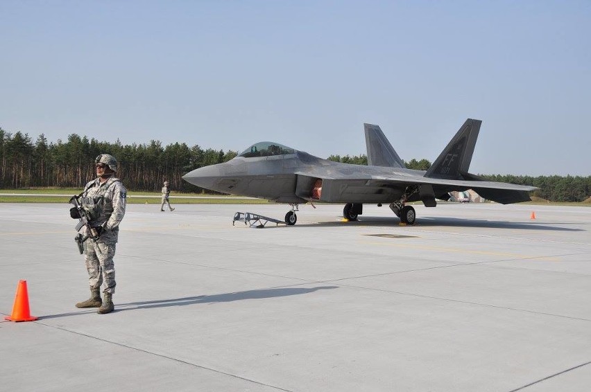 F-22 Raptor na lotnisku w Powidzu