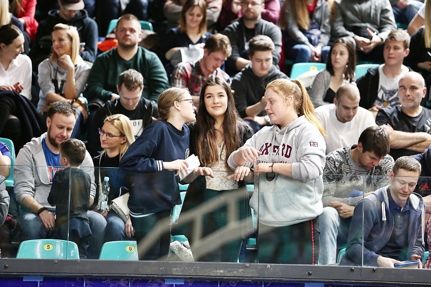 Do następnych zdjęć można przejść za pomocą strzałek.