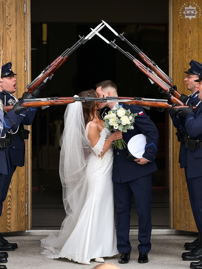 Tak wyglądał ślub policjanta z Katowic i policjantki z...