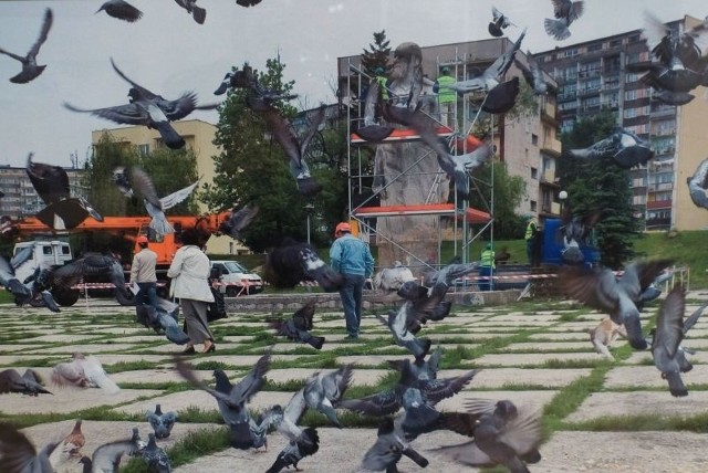 Piękne zdjęcia Krystiana Dróżdża. Stary plac Staffa na chwilę przed usunięciem pomnika.