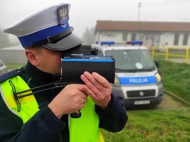 Policjanci przypominają, że nadmierna prędkość jest jedną z...