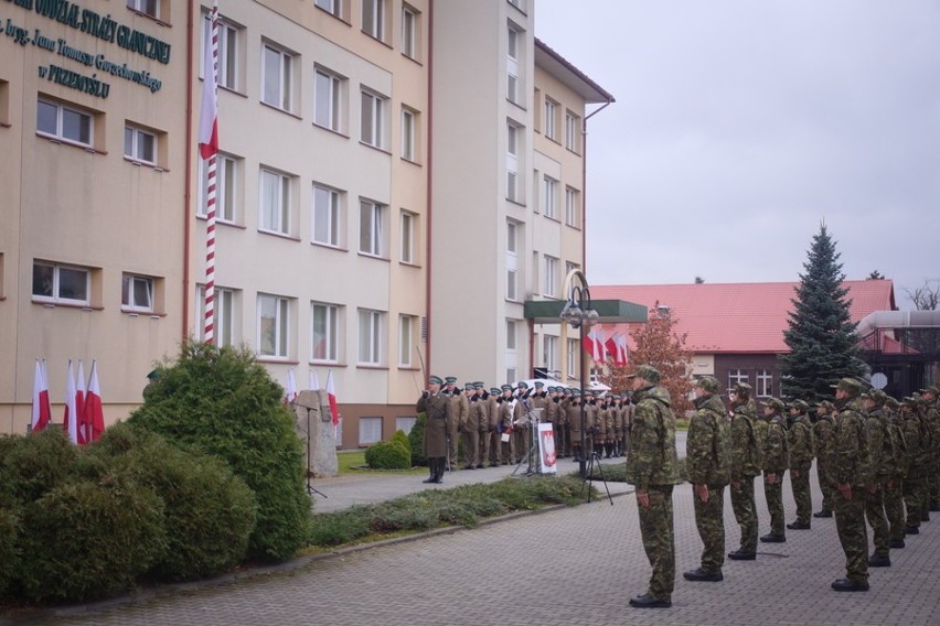 40 nowych funkcjonariuszy BiOSG złożyło dzisiaj ślubowanie w...