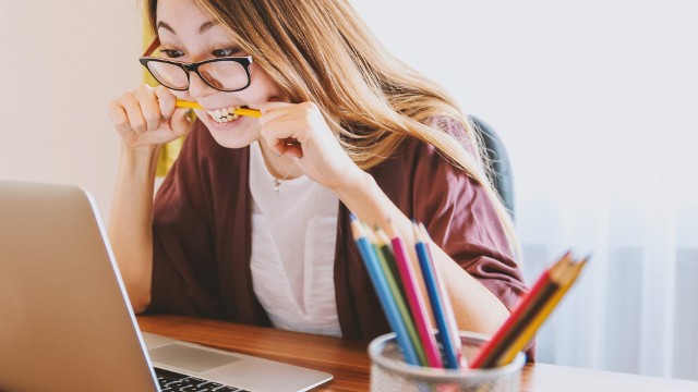 Sprawdziliśmy, po których kierunkach absolwenci mogą liczyć na najwyższe zarobki na początku swojej kariery zawodowej. Dane dotyczą osób kończących studia w 2017 r.SZCZEGÓŁY NA KOLEJNYCH SLAJDACHZobacz też: 20 najbiedniejszych gmin na Podkarpaciu