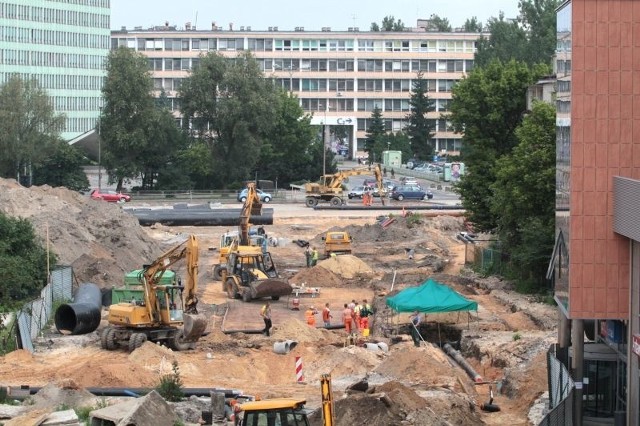 Przebudowa skrzyżowania IX Wieków i Nowego Światu w Kielcach idzie pełną parą.