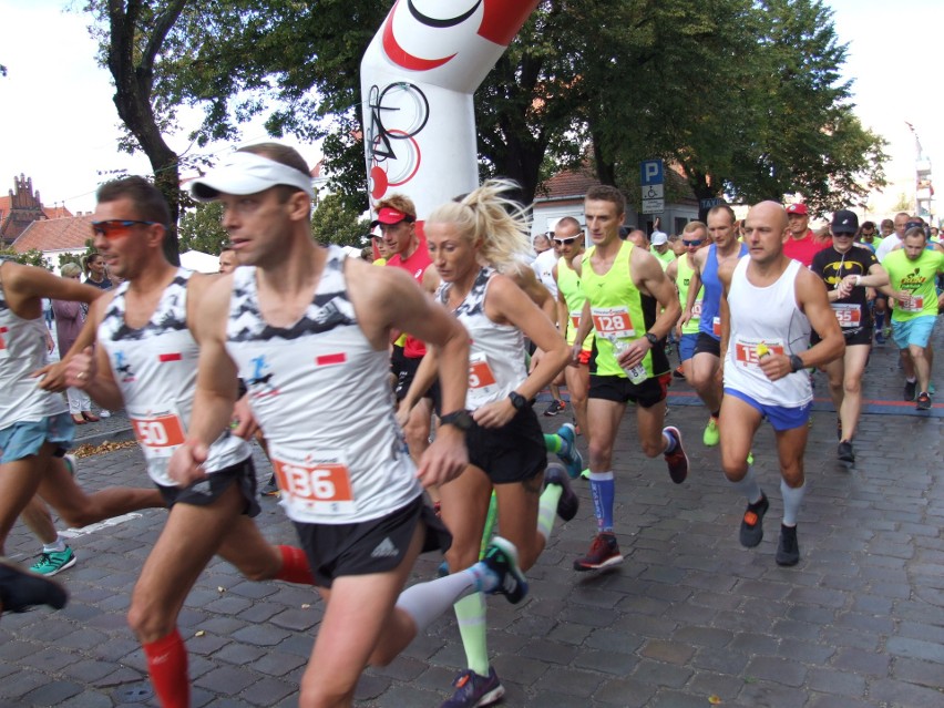 Pobiegli w półmaratonie z Chełmna do Świecia [zdjęcia]