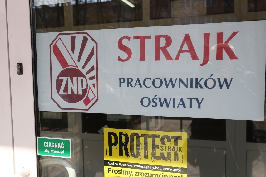 Strajk nauczycieli w Białymstoku i w całej Polsce trwa od...