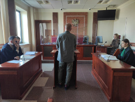 Biło dwóch, trzeci czekał w aucie