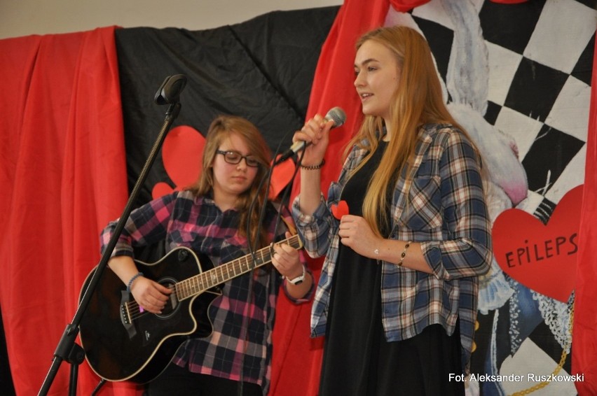 Radom. "Walentynkowy rym” w "Kochanowskim" - recytowali poezję i koncertowali dla chorych