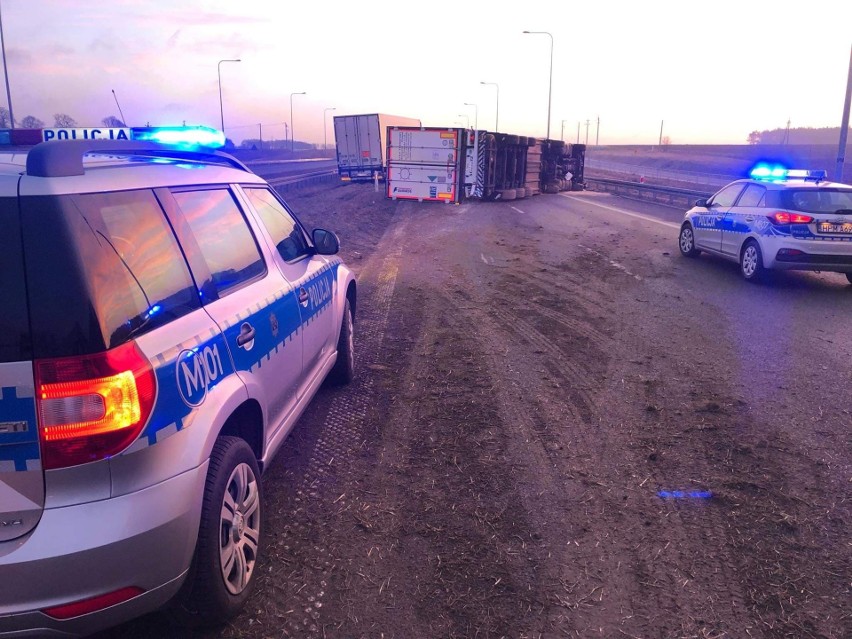 Wypadek TIR-a zablokował drogę S8 w kierunku Białegostoku