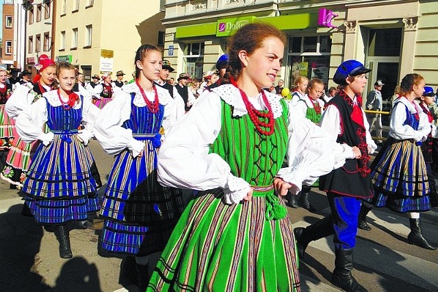 Sztandarową imprezą zespołu jest Międzynarodowy Festiwal Folkloru TĘCZA. Jego głównym elementem jest barwna parada ulicami miasta.