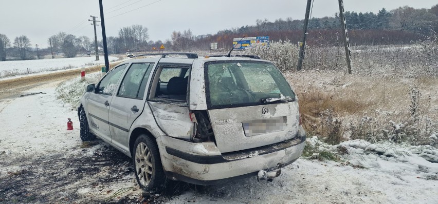 Ślisko na drogach. Trzy wypadki o poranku w regionie [ZDJĘCIA, WIDEO]