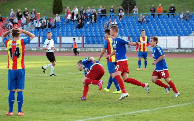 W meczu 8. kolejki III ligi Wda Świecie wygrała z Jarotą Jarocin 1:0 (0:0). Zwycięską bramkę strzelił w 65. min. Dawid Retlewski. Świecianie tym samym przerwali serię porażek oraz meczów, w których tracili wiele goli.