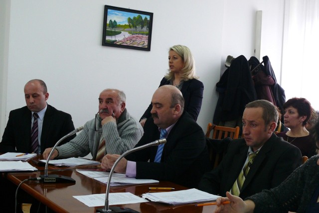 Lucyna Kozoduj wiceprzewodnicząca rady powiatowej, przybyła na sesję do Osieka, by podzielić się swoim zdaniem na ten temat planowanej tam budowy ślepej drogi.
