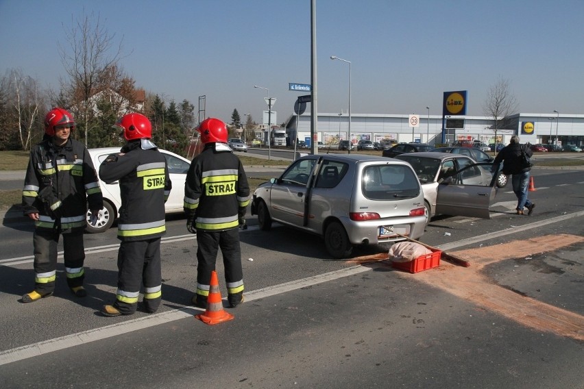 Wrocław: Wypadek na Maślicach. Dwie kobiety zostały ranne (ZDJĘCIA)