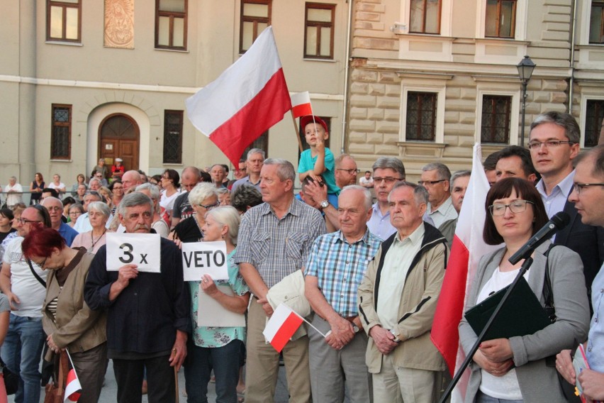 Wielka manifestacja w centrum Kielc „Wolne Sądy” z tysiącami uczestników  