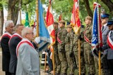 W Bydgoszczy przed Pomnikiem Powstania Warszawskiego oddano hołd powstańcom [zdjęcia]