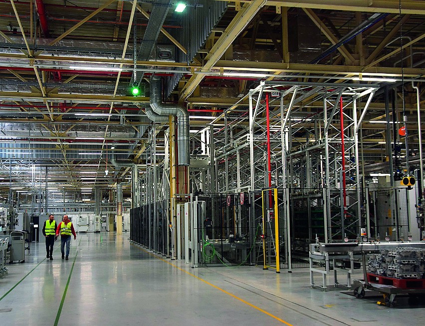 Hala produkcyjna w fabryce Opel Manufacturing, gdzie 17...