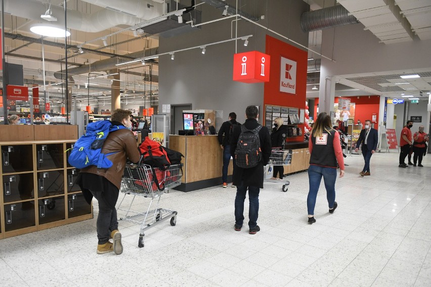 W Poznaniu na ul. Opieńskiego otwarto market Kaufland....