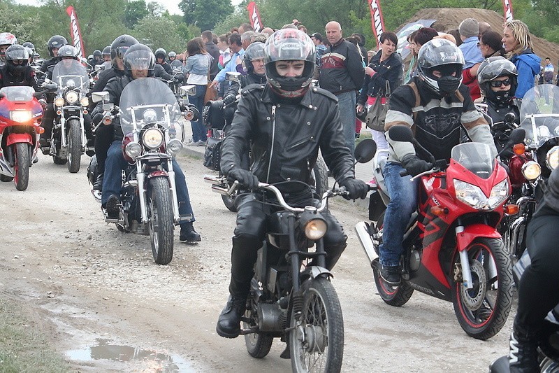 Do Barcina zjechało ponad stu motocyklistów