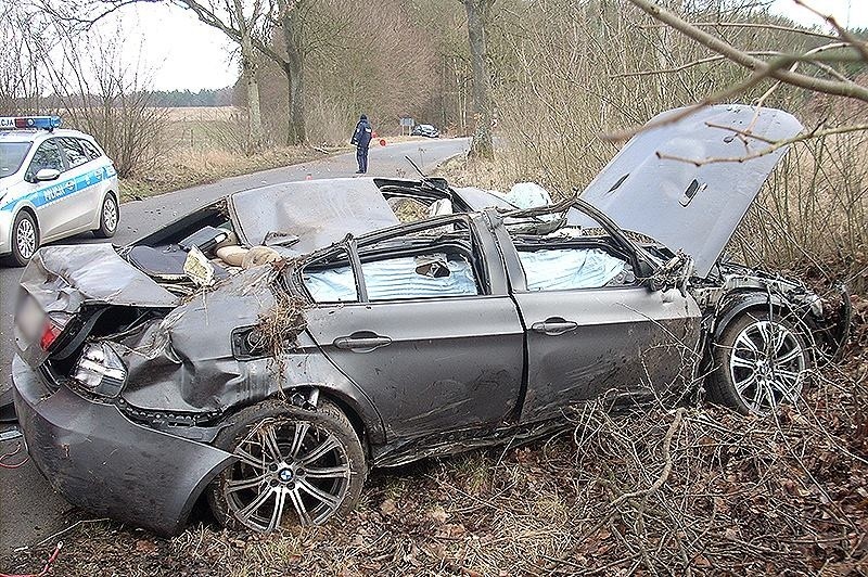 28-letni Litwin rozbił się kradzionym BMW [zdjęcia]