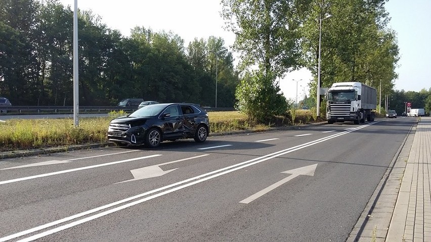 Kolizja na DK86 w Katowicach: Zderzyły się trzy samochody ZDJĘCIA