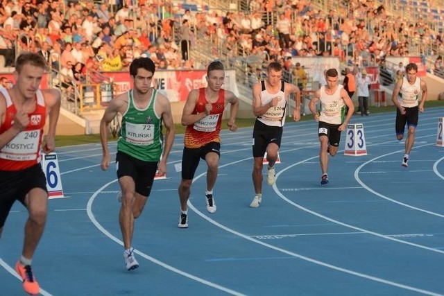 Michał Kitliński z AZS UMCS (w zielonej koszulce) pobiegnie w Lublinie na dystansie 800 m