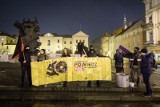 Protestowali przeciwko faszyzmowi na Starym Rynku w Bydgoszczy [ZDJĘCIA]