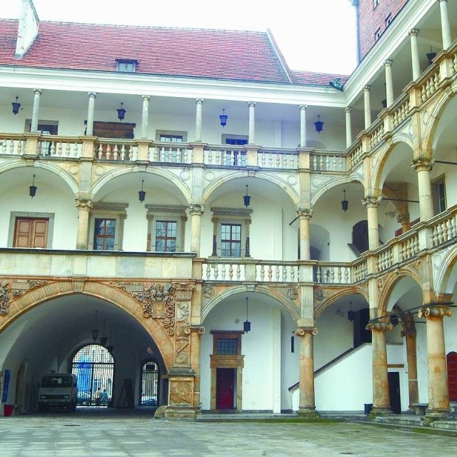 Na zamku mieści się Muzeum Piastów Śląskich.