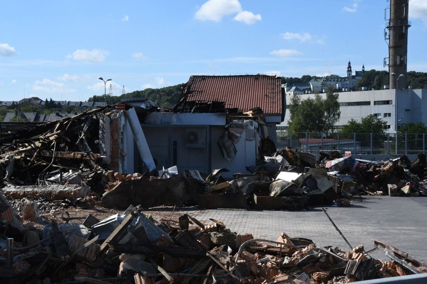 Po pożarze Lidla w Kielcach. Spalony market zostanie odbudowany. Pogorzelisko czeka na uporządkowanie (WIDEO, zdjęcia)