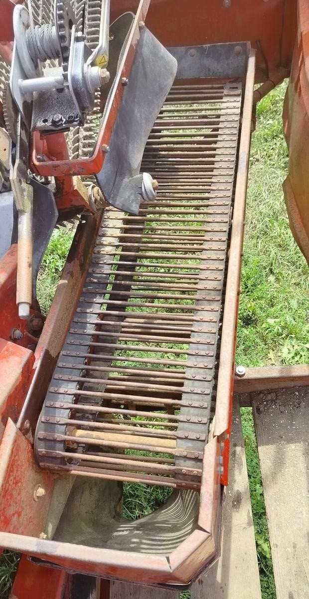 27-latek z okolic Bydgoszczy ukradł części maszyny rolniczej, by zamontować w swojej. Zdążył to zrobić i wtedy policja go złapała