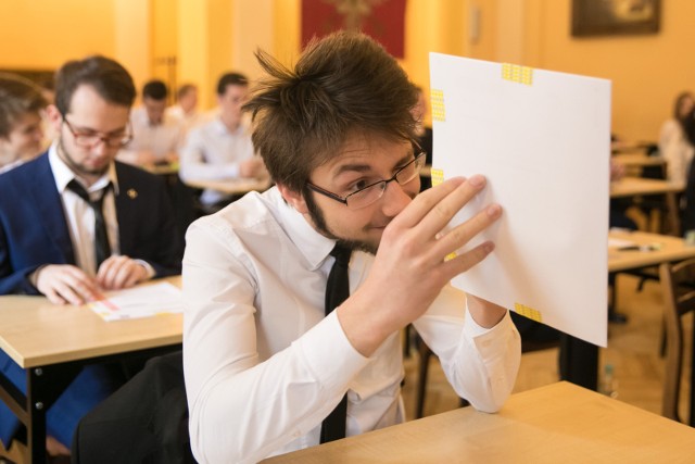 Matura z języka polskiego na poziomie podstawowym jest obowiązkowa. Na jej napisanie macie 170 minut. Podpowiadamy, jak dobrze wywiązać się z tego zadania, korzystając z rad fachowców. Matura ustna z polskiego - grupa Facebook na wszystkie dni. Dołącz: >> tutaj 