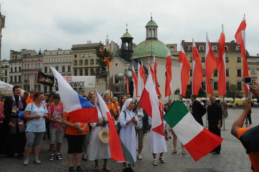 Pielgrzymi wyruszyli w drogę na Jasną Górę [ZDJĘCIA]