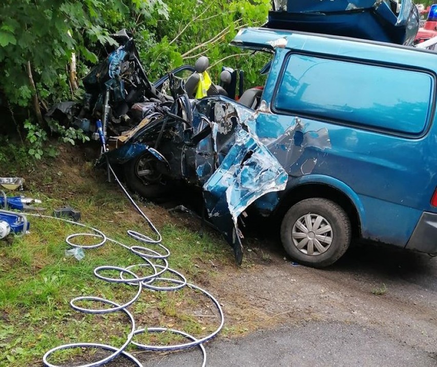 Śmiertelny wypadek w Mierzeszynie, gmina Trąbki Wielkie 6.07.2020 r. Jedna osoba nie żyje. Zdjęcia