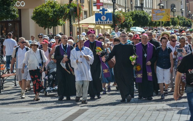 Odbywają się z całego kraju i krajów sąsiednich pielgrzymki na Jasną Górę z powodu zdumiewających cudów