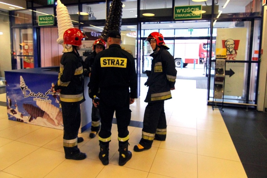 Wrocław: Zapach gazu w CH Borek. Interweniowała straż i pogotowie gazowe na miejscu (FOTO)