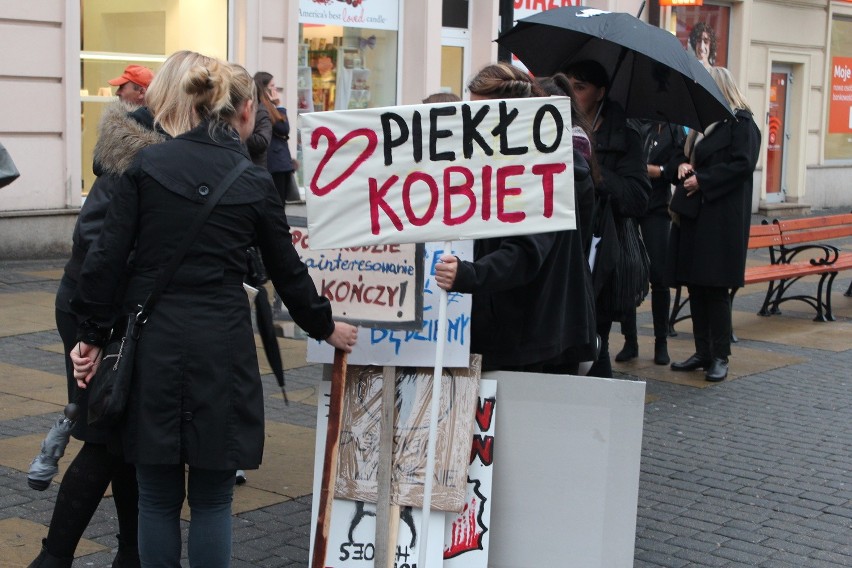 Duża frekwencja na Czarnym Proteście w Lublinie (ZDJĘCIA, WIDEO)