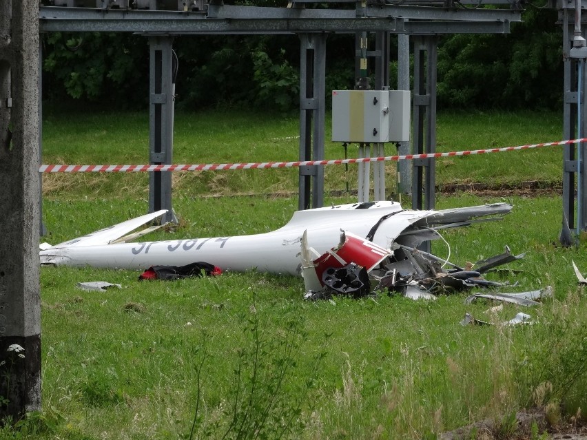 W wypadku zginął jeden z pilotów, a spadający szybowiec...