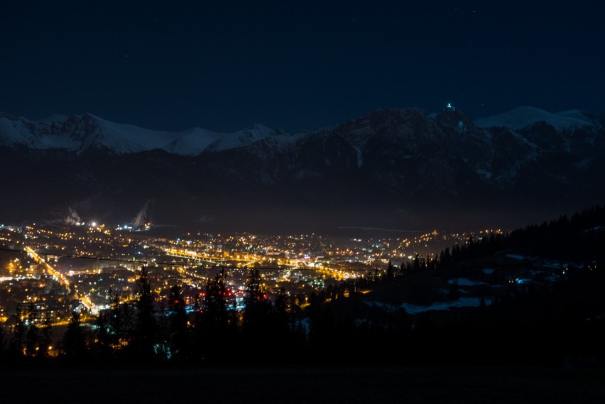 Zakopane. Górale oświetlili krzyż na Giewoncie w rocznicę śmierci Jana Pawła II 