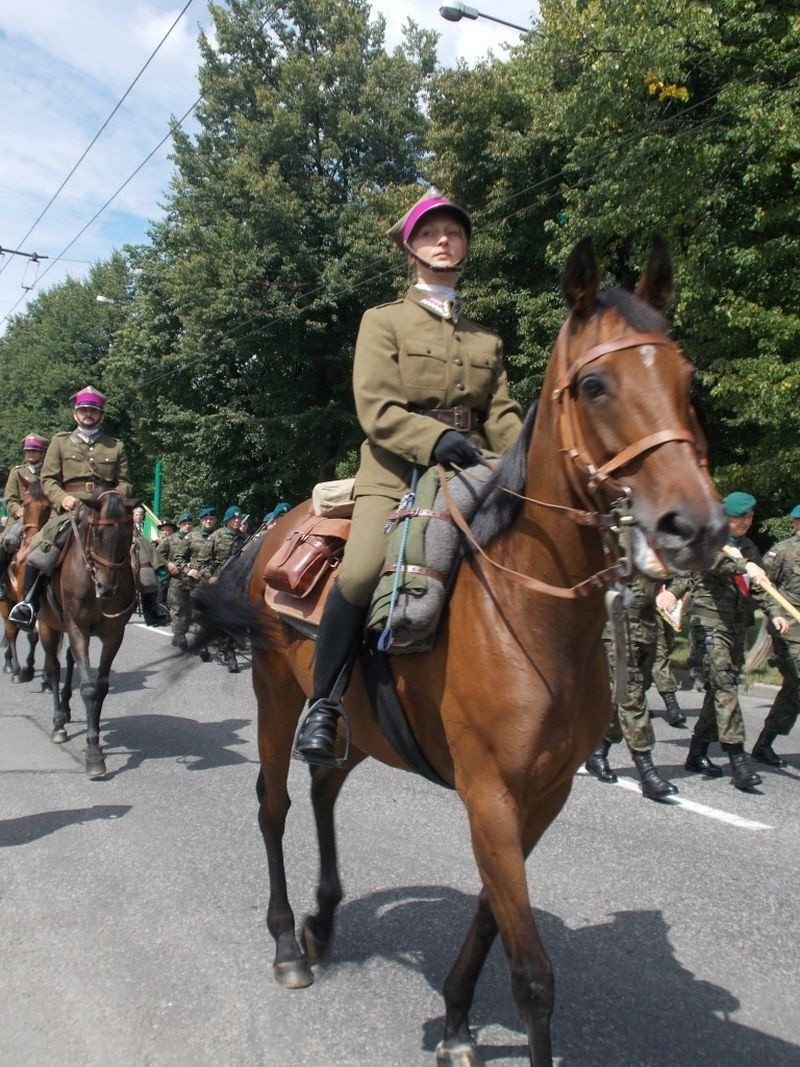 Wojskowa defilada ulicami Tychów [ZDJĘCIA]