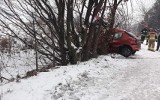Wieprz. Samochód osobowy wbił się w drzewo. Kierująca 20-latka miała dużo szczęścia, cudem uszła z życiem [ZDJĘCIA]