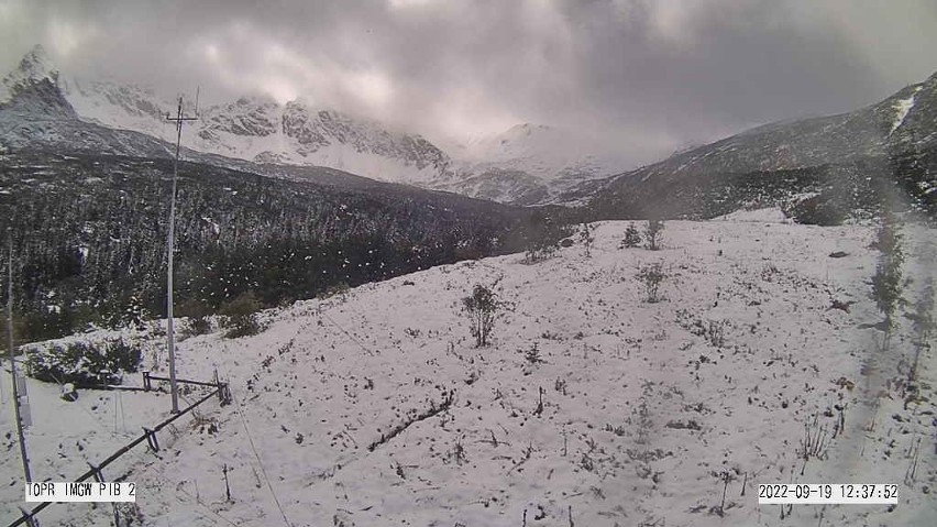 Tatry. 17 cm śniegu na Kasprowym Wierchu. Warunki do wędrowania w wyższych partiach bardzo trudne 