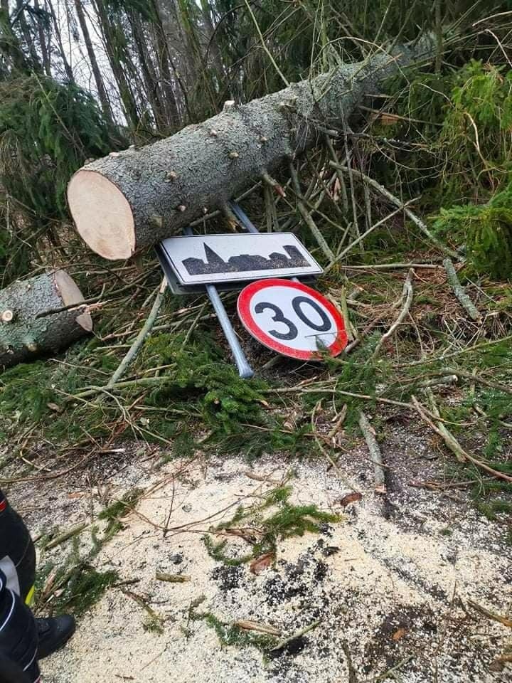 Strażacy ochotnicy z OSP Wrząca w ubiegły weekend walczyli...