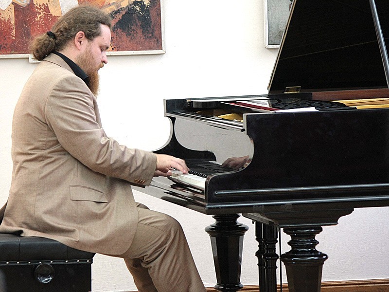 Recital fortepianowy w muzeum dał Roman Kolyada