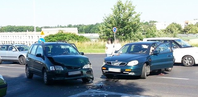 Na ul. Łużyckiej zderzyły się dwa samochody.