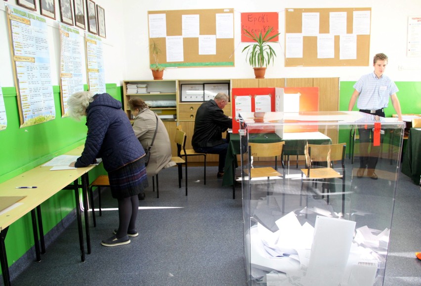 Wybory 2018. Lublinianie ruszyli do urn. Trwa głosowanie w wyborach samorządowych (ZDJĘCIA)