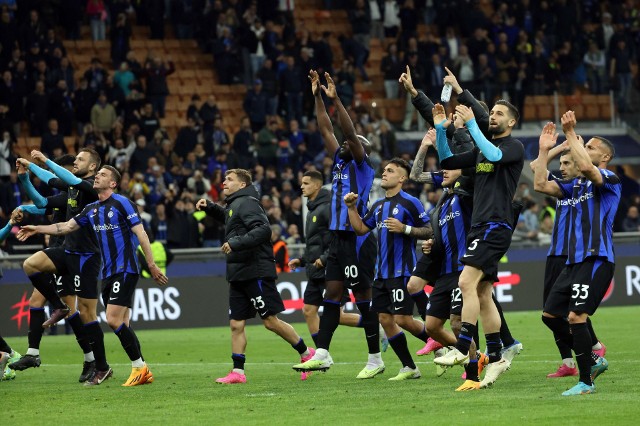 Radość piłkarzy Interu Mediolan po awansie do półfinału Ligi Mistrzów