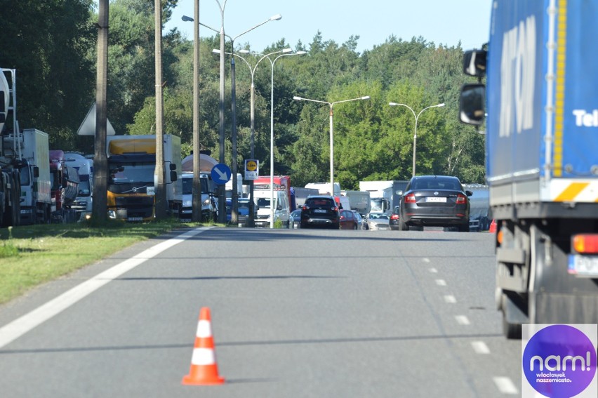 Groźny wypadek we Włocławku. Zderzenie dwóch samochodów ciężarowych [zdjęcia]