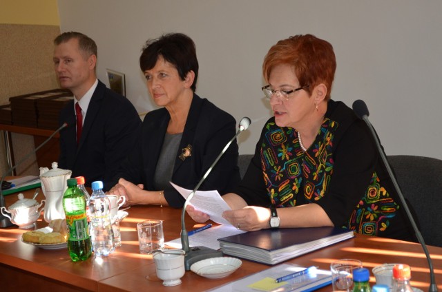 Pierwsza z prawej Józefa Błajet - dotychczas przewodnicząca Rady Powiatu w Żninie. Niewykluczone, że utrzyma funkcję.