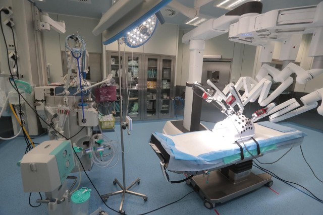 Centrum Onkologii w Bydgoszczy kupuje drugiego robota medycznego da Vinci. Taki robot chirurgiczny to wydatek około 15 mln zł